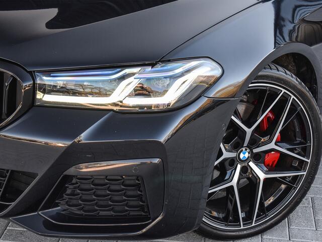 BMW 5-SERIE Touring 530e M-SPORT | PANORAMADAK | ACTIVE CRUISE CONTROL | HEAD UP | ELEKTR. VERST. STOELEN | LASER LIGHTS | TREKHAAK AFNEEMBAAR | AMBIANCE SFEERVERLICHTING