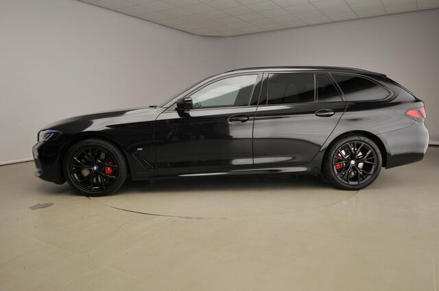 BMW 5-SERIE Touring 540i xDrive | M-Sportpakket | Laserlicht | Leder | HUD | Sportstoelen | Keyles go | DAB | Hifi speakers | Alu 19 inch