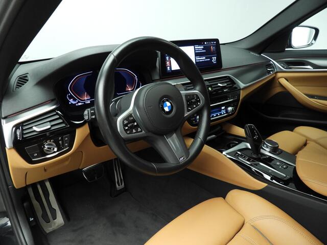 BMW 5-SERIE Touring 540i xDrive | M-Sportpakket | Laserlicht | Leder | HUD | Sportstoelen | Keyles go | DAB | Hifi speakers | Alu 19 inch