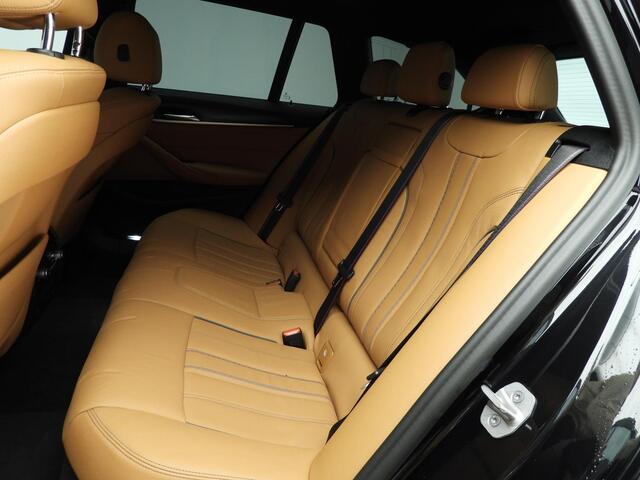 BMW 5-SERIE Touring 540i xDrive | M-Sportpakket | Laserlicht | Leder | HUD | Sportstoelen | Keyles go | DAB | Hifi speakers | Alu 19 inch