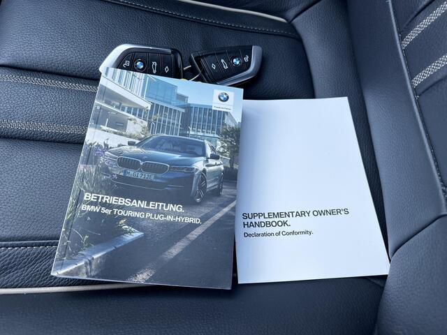 BMW 5-SERIE Touring 530e Business Edition Plus / Dealer onderhouden / Trekhaak Elektrisch 1.700kg / Luchtvering / Comfort Stoelen / EAER bereik 55 km / Adaptief CC /