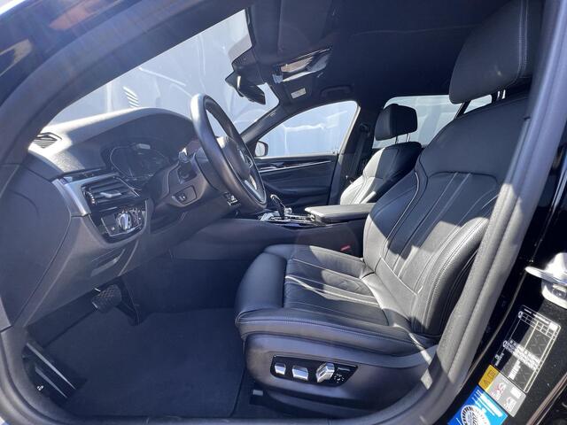 BMW 5-SERIE Touring 530e Business Edition Plus / Dealer onderhouden / Trekhaak Elektrisch 1.700kg / Luchtvering / Comfort Stoelen / EAER bereik 55 km / Adaptief CC /