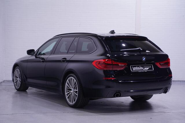 BMW 5-SERIE Touring 530 D sportline HUD led koplampen lederen electrische stoelen met memo private glas 19"lmv DAB digitale cockpit 360 camera automatisch grootlicht hoogglans shadowline