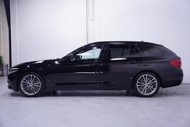 BMW 5-SERIE Touring 530 D sportline HUD led koplampen lederen electrische stoelen met memo private glas 19"lmv DAB digitale cockpit 360 camera automatisch grootlicht hoogglans shadowline