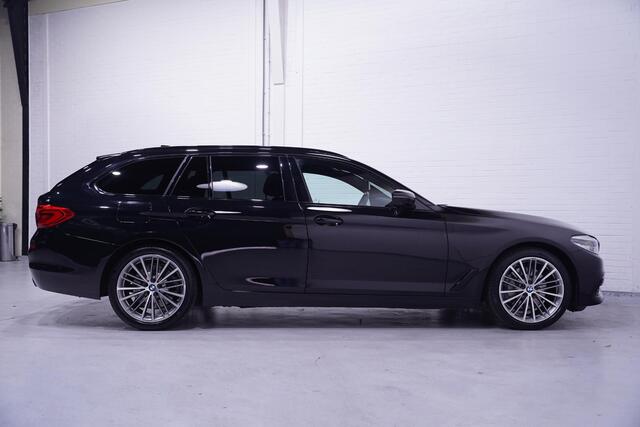 BMW 5-SERIE Touring 530 D sportline HUD led koplampen lederen electrische stoelen met memo private glas 19"lmv DAB digitale cockpit 360 camera automatisch grootlicht hoogglans shadowline
