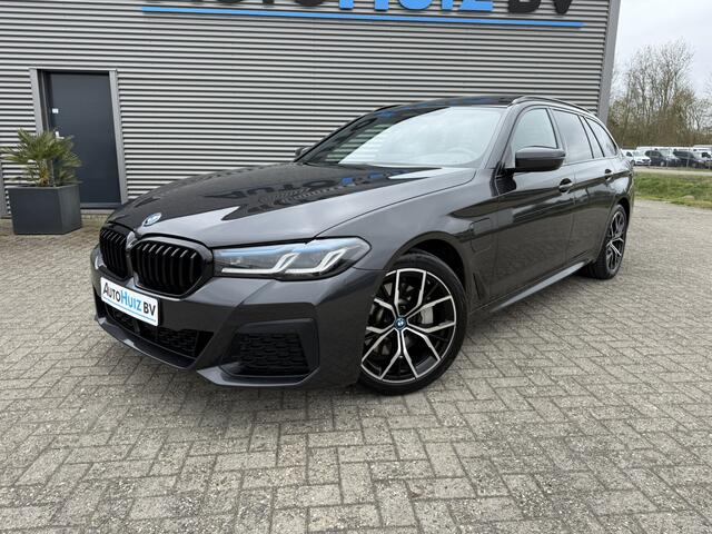 BMW 5-SERIE Touring 530e High Executive M Sport Panoramadak Laser Licht Trekhaak ACC Comfortzetels Carplay Head-Up Display Nappa Leer