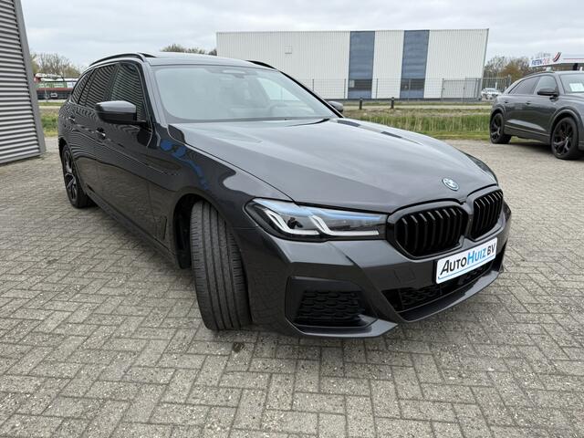 BMW 5-SERIE Touring 530e High Executive M Sport Panoramadak Laser Licht Trekhaak ACC Comfortzetels Carplay Head-Up Display Nappa Leer