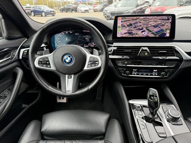 BMW 5-SERIE Touring 530e High Executive M Sport Panoramadak Laser Licht Trekhaak ACC Comfortzetels Carplay Head-Up Display Nappa Leer