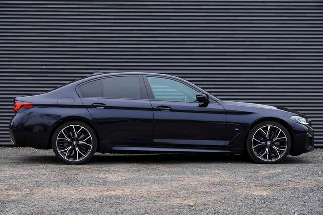 BMW 5-SERIE 520i High Executive Edition / M-Sport / Schuifdak / Drive Assist / Laser