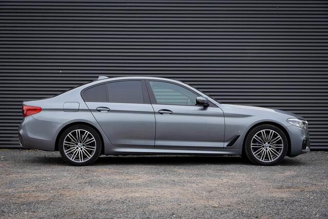 BMW 5-SERIE 530e High Executive / M-Sport / Drive Assist Plus / Stoel-Stuurverwarming