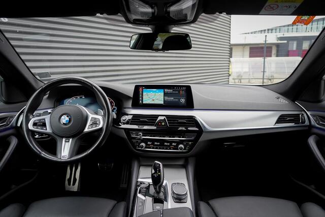 BMW 5-SERIE 530e High Executive / M-Sport / Drive Assist Plus / Stoel-Stuurverwarming