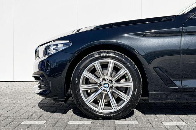 BMW 5-SERIE Sedan 520d xDrive High Executive
