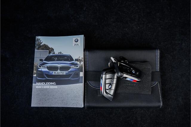 BMW 5-SERIE 520i Business Ed Plus M-Sport Schuifdak Laser Comfortstoel