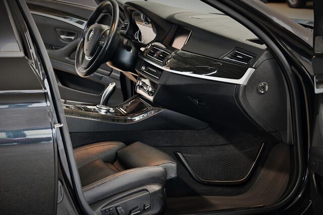 BMW 5-SERIE Touring 530d Luxury Edition