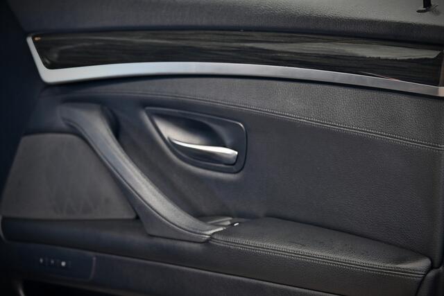 BMW 5-SERIE Touring 530d Luxury Edition