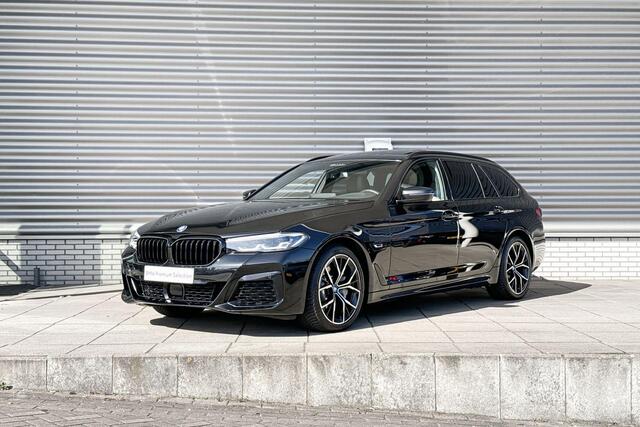 BMW 5-SERIE Touring 530e xDrive M Sportpakket / Glazen panoramadak / Active Cruise Control
