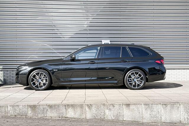 BMW 5-SERIE Touring 530e xDrive M Sportpakket / Glazen panoramadak / Active Cruise Control