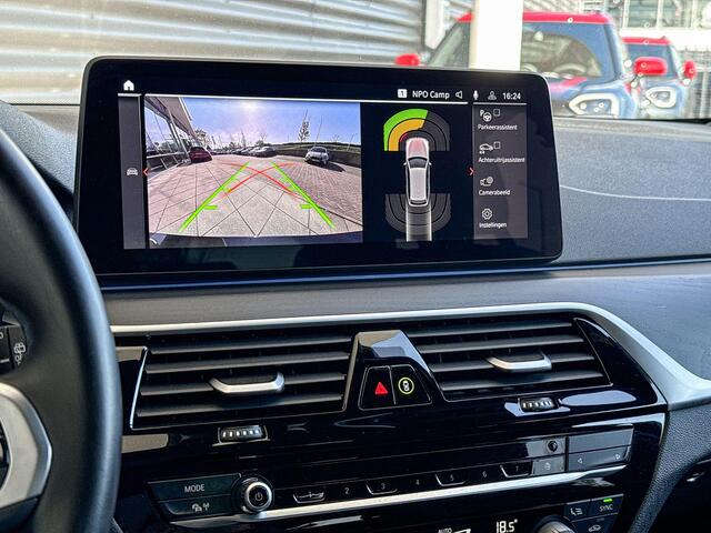 BMW 5-SERIE Touring 530e xDrive M Sportpakket / Glazen panoramadak / Active Cruise Control
