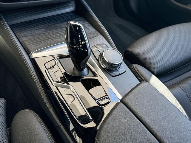 BMW 5-SERIE Touring 530e xDrive M Sportpakket / Glazen panoramadak / Active Cruise Control