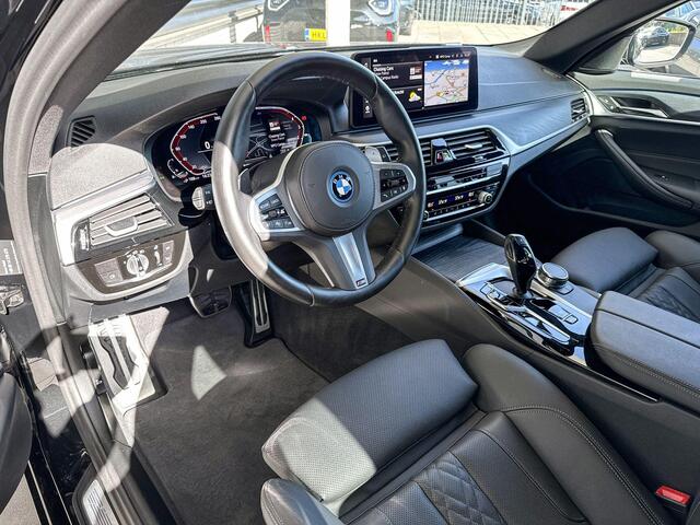 BMW 5-SERIE Touring 530e xDrive M Sportpakket / Glazen panoramadak / Active Cruise Control