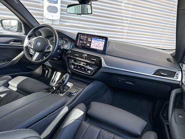 BMW 5-SERIE Touring 530e xDrive M Sportpakket / Glazen panoramadak / Active Cruise Control
