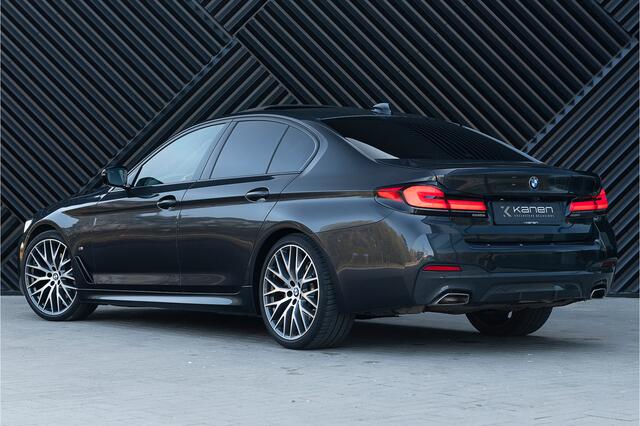BMW 5-SERIE 520i LCI M-sport Adapt.Cruise Head Up Laser Schuifdak Ambient Memory Comfort Trekhaak
