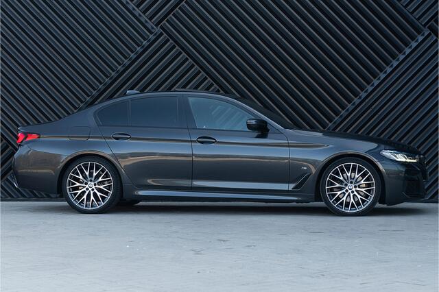 BMW 5-SERIE 520i LCI M-sport Adapt.Cruise Head Up Laser Schuifdak Ambient Memory Comfort Trekhaak