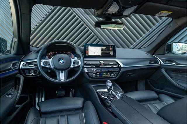 BMW 5-SERIE 520i LCI M-sport Adapt.Cruise Head Up Laser Schuifdak Ambient Memory Comfort Trekhaak