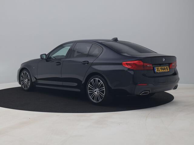 BMW 5-SERIE 530i xDrive High Executive M-Pakket | CAMERA | H&K | STOELVERWARMING