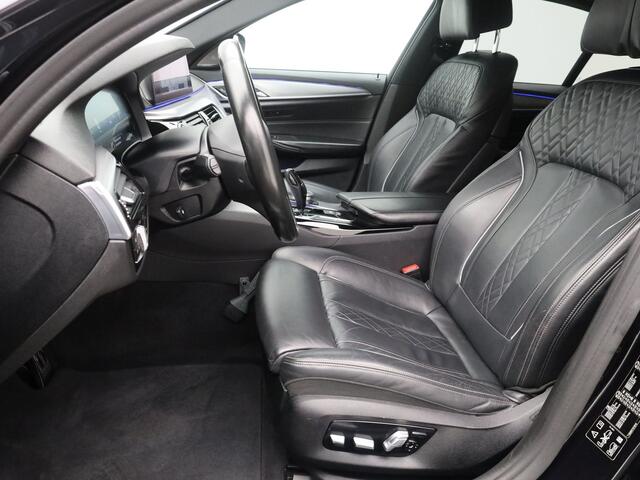 BMW 5-SERIE 530i xDrive High Executive M-Pakket | CAMERA | H&K | STOELVERWARMING