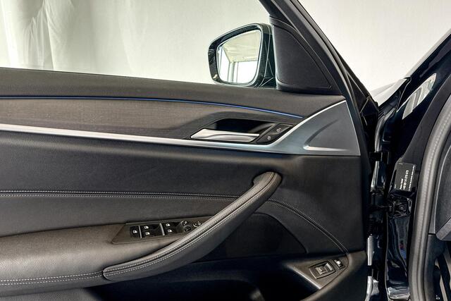 BMW 5-SERIE Touring 530e xDrive Business Edition Plus | M Sport | Stoelverwarming | Glazen Panoramadak |