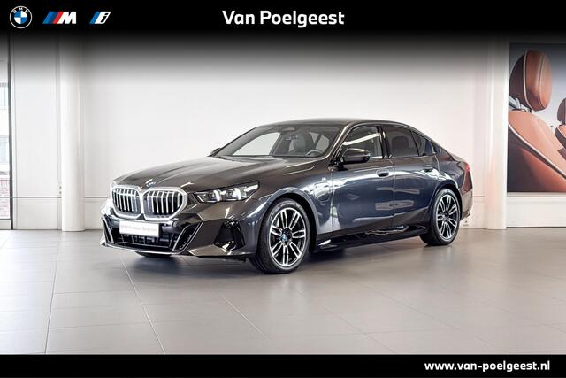 BMW 5-SERIE Sedan 530e M Sport Edition | Glazen Panoramadak | Headup Display | Comfort Access |