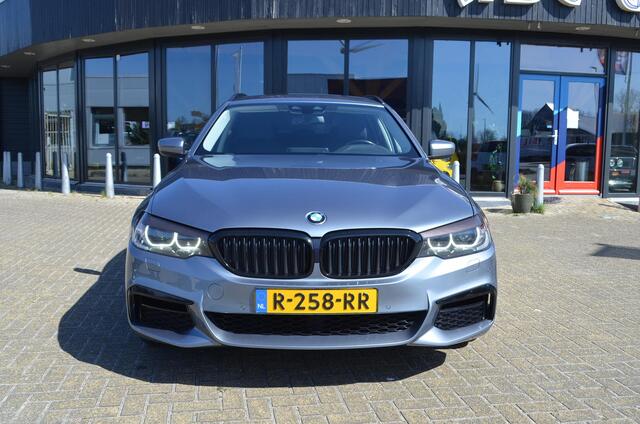 BMW 5-SERIE 540i xDrive Touring 340 pk M-sport / 21" / Blackline