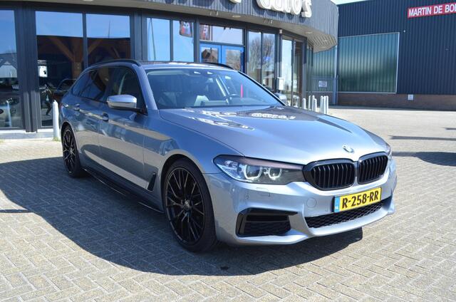 BMW 5-SERIE 540i xDrive Touring 340 pk M-sport / 21" / Blackline