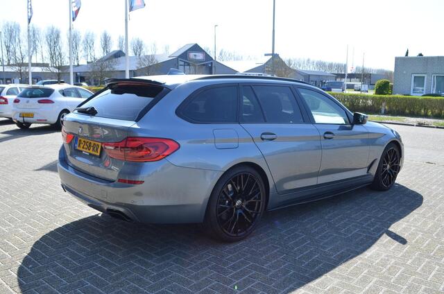BMW 5-SERIE 540i xDrive Touring 340 pk M-sport / 21" / Blackline