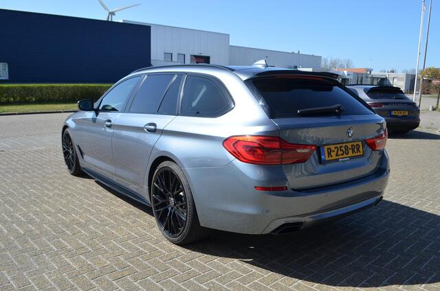 BMW 5-SERIE 540i xDrive Touring 340 pk M-sport / 21" / Blackline