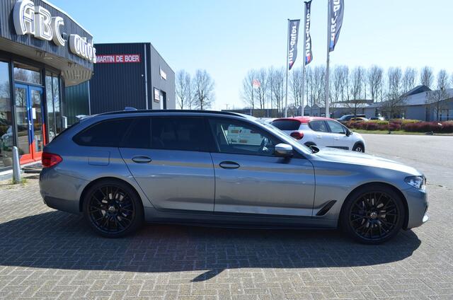 BMW 5-SERIE 540i xDrive Touring 340 pk M-sport / 21" / Blackline
