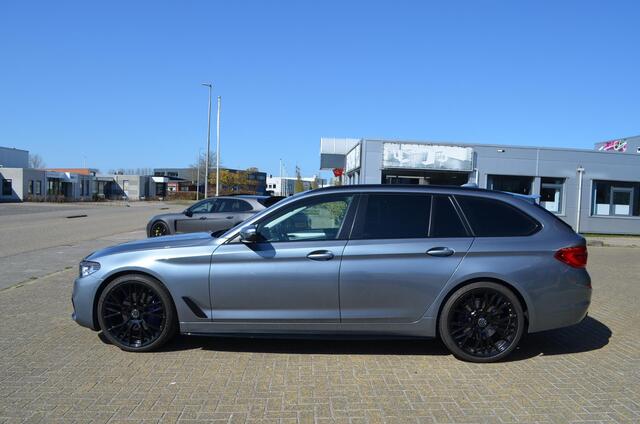 BMW 5-SERIE 540i xDrive Touring 340 pk M-sport / 21" / Blackline