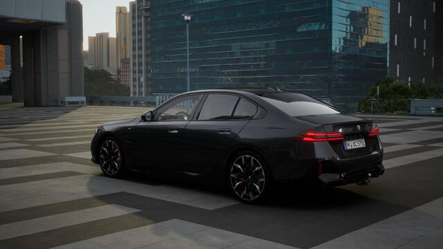 BMW 5-SERIE 530e M Sport Automaat / Panoramadak / Trekhaak / Bowers & Wilkins / Stoelventilatie / Adaptieve LED / Parking Assistant Plus / Comfort Access