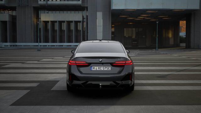 BMW 5-SERIE 530e M Sport Automaat / Panoramadak / Trekhaak / Bowers & Wilkins / Stoelventilatie / Adaptieve LED / Parking Assistant Plus / Comfort Access