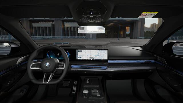 BMW 5-SERIE 530e M Sport Automaat / Panoramadak / Trekhaak / Bowers & Wilkins / Stoelventilatie / Adaptieve LED / Parking Assistant Plus / Comfort Access