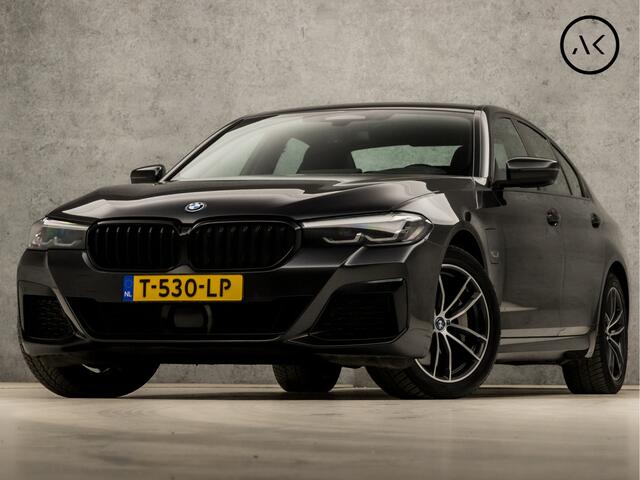 BMW 5-SERIE 530e xDrive M Sport 293Pk Automaat (APPLE CARPLAY, M PAKKET, ADAPTIVE CRUISE, SFEERVERLICHTING, STUUR/STOELVERWARMING, SPORTSTOELEN, LEDER, TREKHAAK, CAMERA, NIEUWSTAAT)