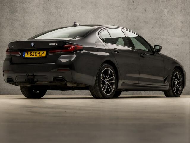 BMW 5-SERIE 530e xDrive M Sport 293Pk Automaat (APPLE CARPLAY, M PAKKET, ADAPTIVE CRUISE, SFEERVERLICHTING, STUUR/STOELVERWARMING, SPORTSTOELEN, LEDER, TREKHAAK, CAMERA, NIEUWSTAAT)
