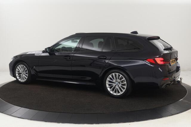 BMW 5-SERIE 530i M Sport | Panoramadak | Adaptive cruise | Stoel & stuurverwarming | Head-Up | Trekhaak | Laserlight | Sfeerverlichting | Carplay | Nappaleder | Navigatie | Memory | Camera | Live Cockpit