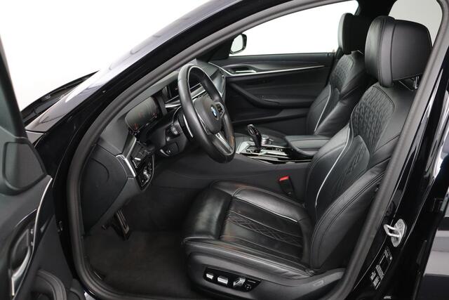 BMW 5-SERIE 530i M Sport | Panoramadak | Adaptive cruise | Stoel & stuurverwarming | Head-Up | Trekhaak | Laserlight | Sfeerverlichting | Carplay | Nappaleder | Navigatie | Memory | Camera | Live Cockpit