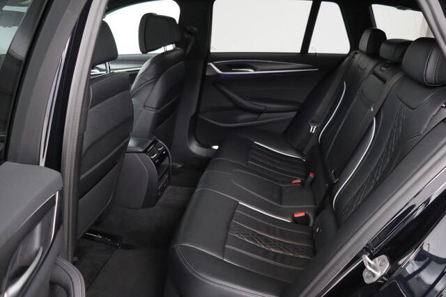 BMW 5-SERIE 530i M Sport | Panoramadak | Adaptive cruise | Stoel & stuurverwarming | Head-Up | Trekhaak | Laserlight | Sfeerverlichting | Carplay | Nappaleder | Navigatie | Memory | Camera | Live Cockpit