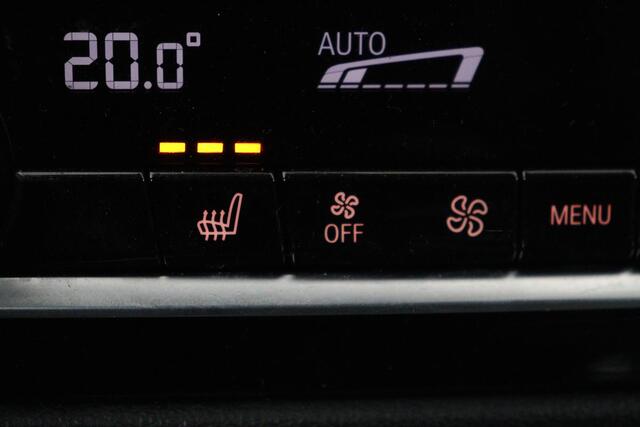 BMW 5-SERIE 530i M Sport | Panoramadak | Adaptive cruise | Stoel & stuurverwarming | Head-Up | Trekhaak | Laserlight | Sfeerverlichting | Carplay | Nappaleder | Navigatie | Memory | Camera | Live Cockpit
