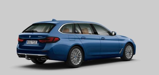 BMW 5-SERIE Touring 530e High Executive Luxury Line - Trekhaak - Panoramadak - Parking/Driving Assistant - Head Up - Comfortstoelen - Elektrisch verwarmde voorstoelen - Comfort Access - Ambiance verlichting -