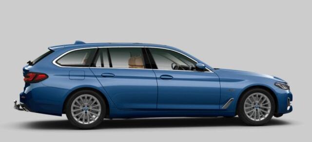BMW 5-SERIE Touring 530e High Executive Luxury Line - Trekhaak - Panoramadak - Parking/Driving Assistant - Head Up - Comfortstoelen - Elektrisch verwarmde voorstoelen - Comfort Access - Ambiance verlichting -