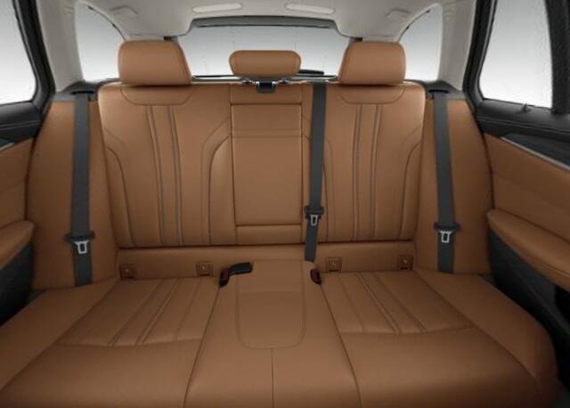 BMW 5-SERIE Touring 530e High Executive Luxury Line - Trekhaak - Panoramadak - Parking/Driving Assistant - Head Up - Comfortstoelen - Elektrisch verwarmde voorstoelen - Comfort Access - Ambiance verlichting -
